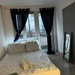 Varsovian Chic - Stylish 2br In Center With Balcony & Views 华沙