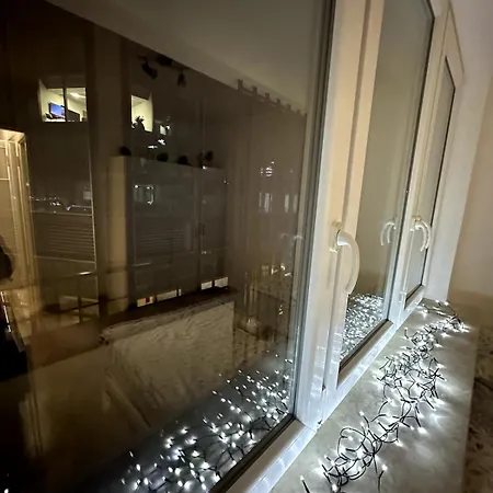 Varsovian Chic - Stylish 2br In Center With Balcony & Views ワルシャワ