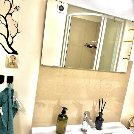 アパート Varsovian Chic - Stylish 2br In Center With Balcony & Views ワルシャワ