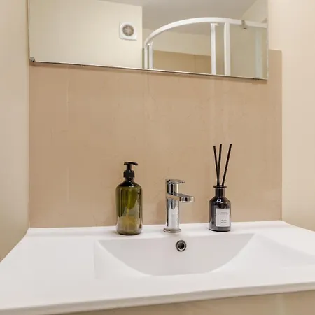 Varsovian Chic - Stylish 2br In Center With Balcony & Views アパート ワルシャワ