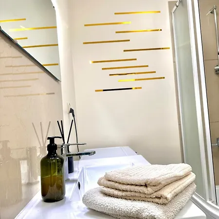 Varsovian Chic - Stylish 2br In Center With Balcony & Views アパート